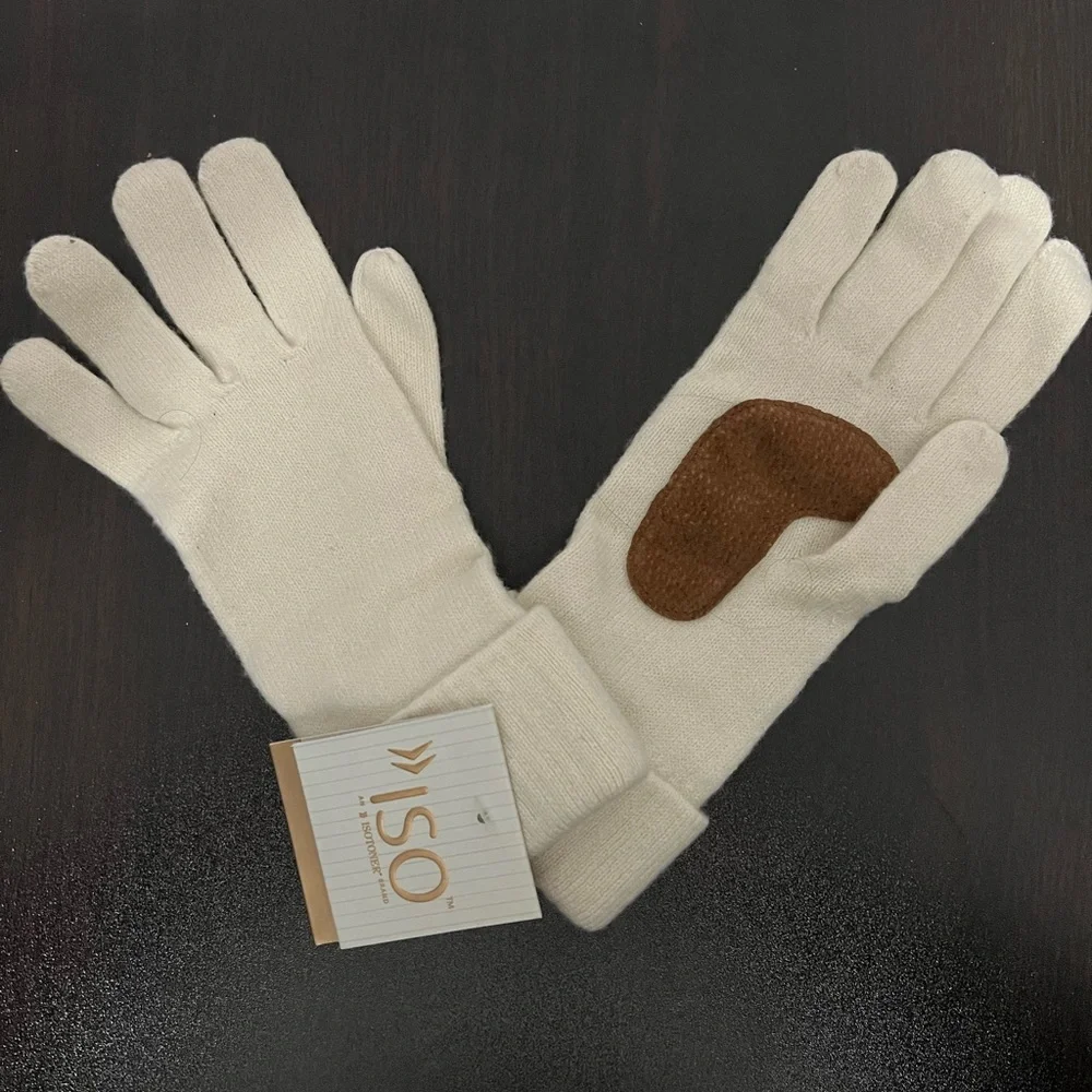 NWT Cream/Ivory woman’s knit gloves - Picture 1 of 4
